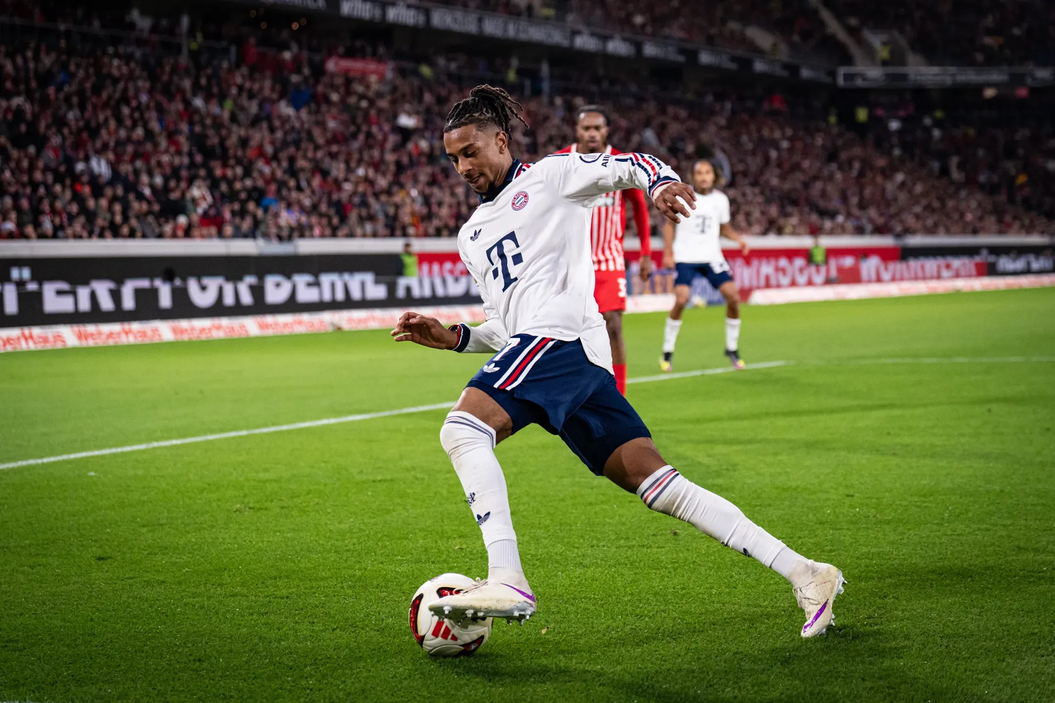 Bayern vence e iguala rival na liderança